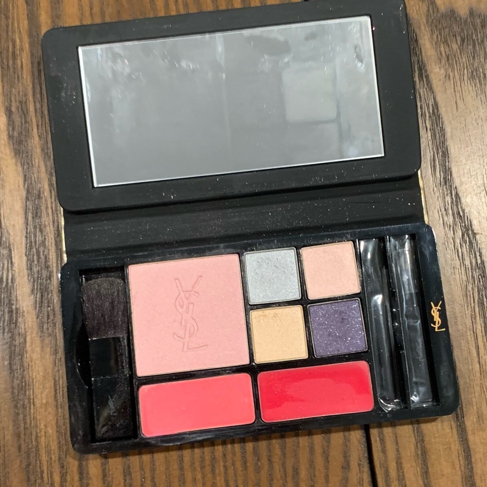 YSL eyeshadow+ palette with 3 brushes and mirror. - Picture 2 of 4